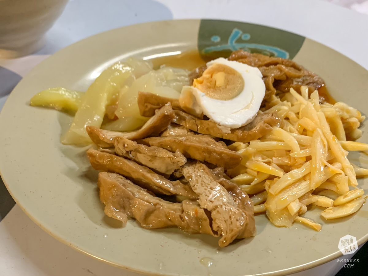 高雄宵夜素食霸主-五元粥|凌晨三點開賣只賣四小時,山腳下的排隊銅板美食 - 第10張圖 高雄宵夜素食霸主-五元粥|凌晨三點開賣只賣四小時,山腳下的排隊銅板美食