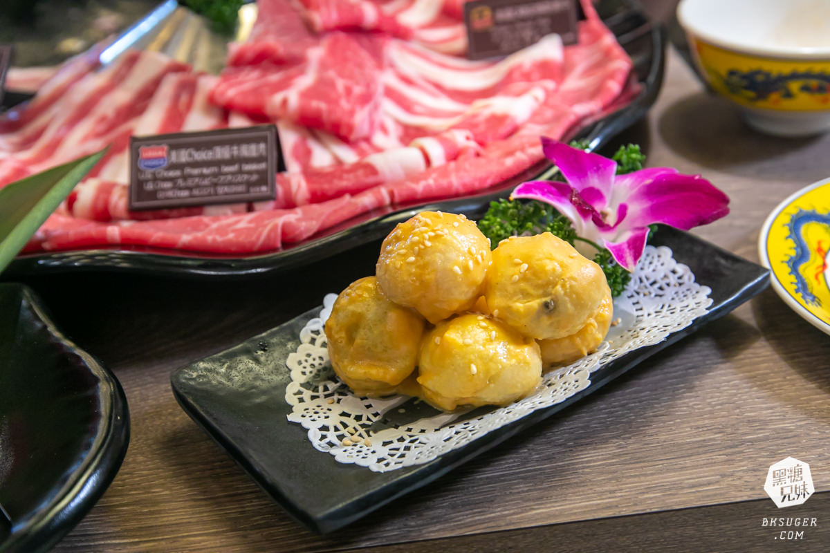 高雄義享天地餐廳｜問鼎-皇上吉祥宮廷火鍋｜宮廷裝扮＆高級龍型訂製餐具、川劇、馬辣旗下品牌