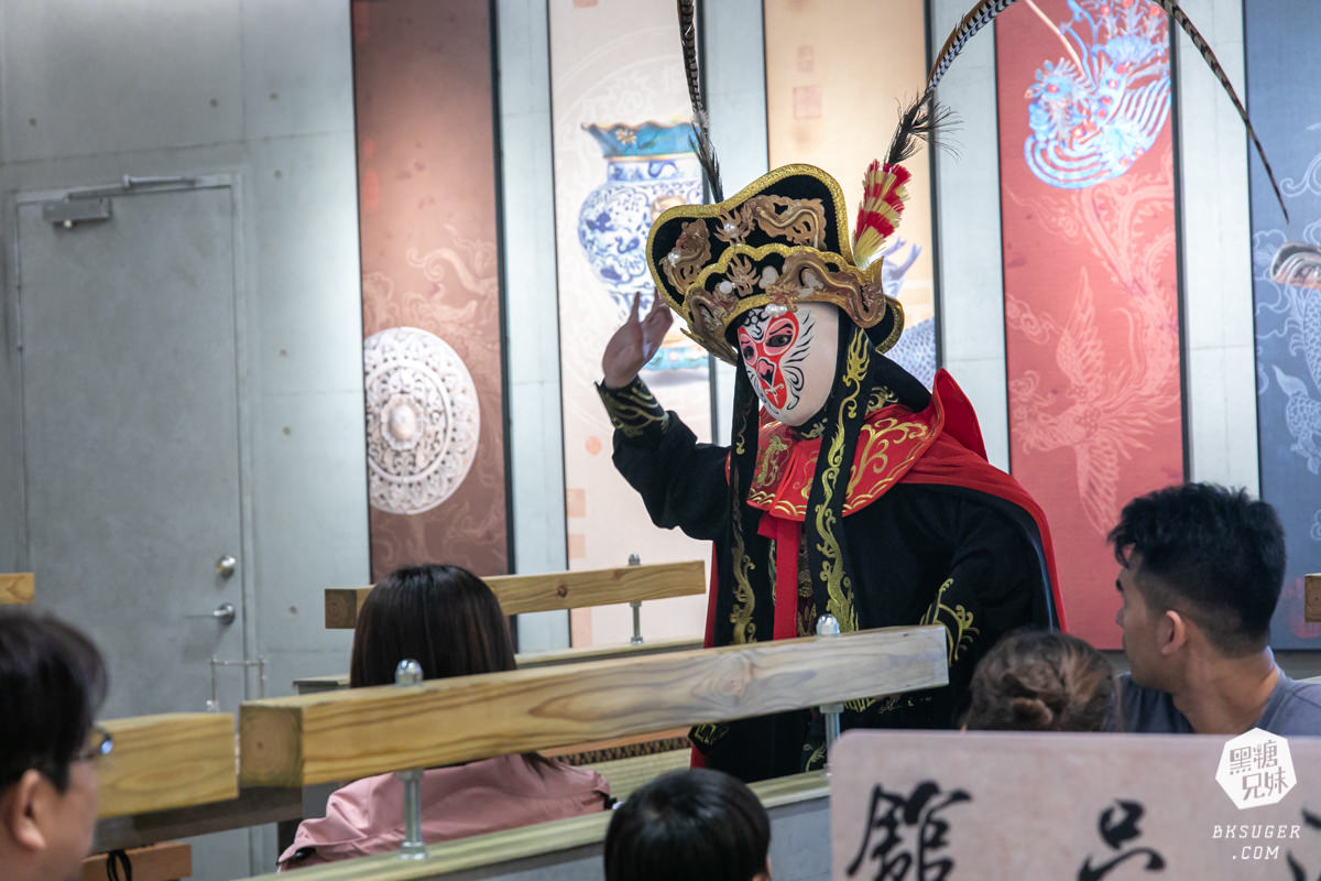 高雄義享天地餐廳｜問鼎-皇上吉祥宮廷火鍋｜宮廷裝扮＆高級龍型訂製餐具、川劇、馬辣旗下品牌