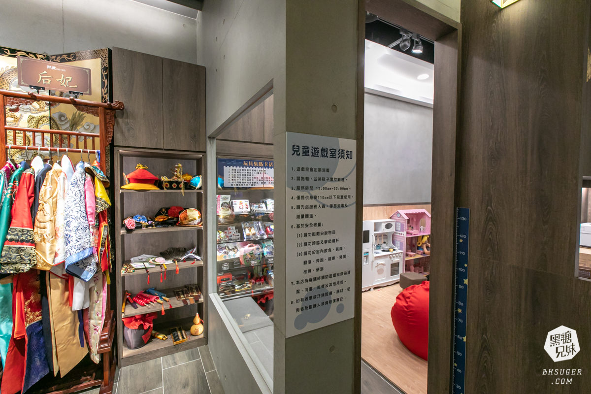 高雄義享天地餐廳｜問鼎-皇上吉祥宮廷火鍋｜宮廷裝扮＆高級龍型訂製餐具、川劇、馬辣旗下品牌