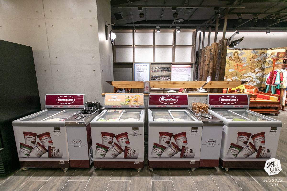 高雄義享天地餐廳｜問鼎-皇上吉祥宮廷火鍋｜宮廷裝扮＆高級龍型訂製餐具、川劇、馬辣旗下品牌