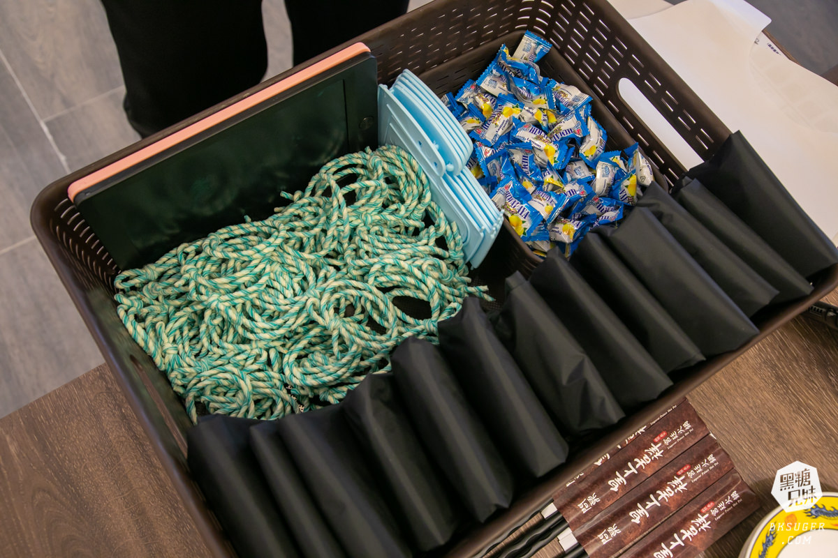 高雄義享天地餐廳｜問鼎-皇上吉祥宮廷火鍋｜宮廷裝扮＆高級龍型訂製餐具、川劇、馬辣旗下品牌