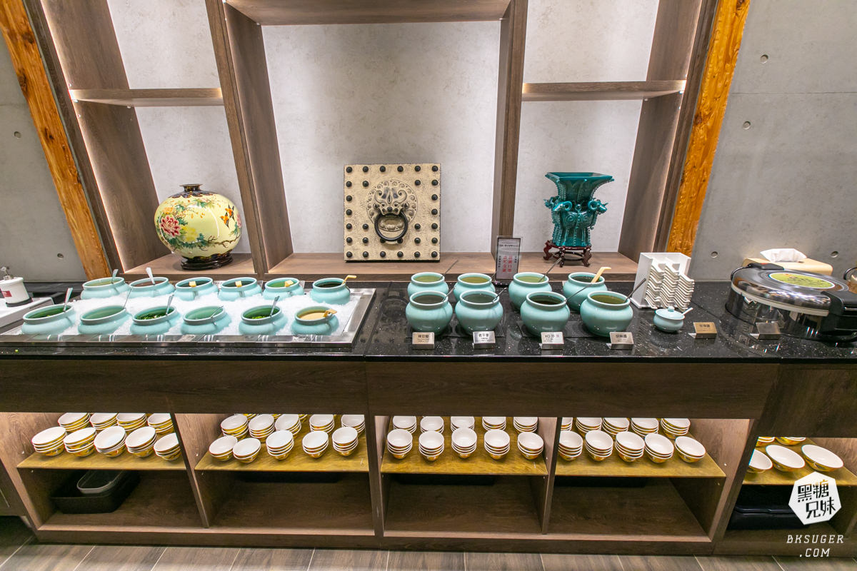 高雄義享天地餐廳｜問鼎-皇上吉祥宮廷火鍋｜宮廷裝扮＆高級龍型訂製餐具、川劇、馬辣旗下品牌