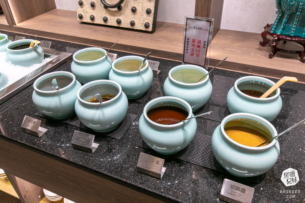 高雄義享天地餐廳｜問鼎-皇上吉祥宮廷火鍋｜宮廷裝扮＆高級龍型訂製餐具、川劇、馬辣旗下品牌