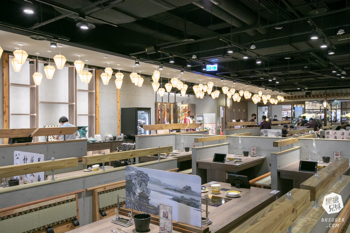 高雄義享天地餐廳｜問鼎-皇上吉祥宮廷火鍋｜宮廷裝扮＆高級龍型訂製餐具、川劇、馬辣旗下品牌