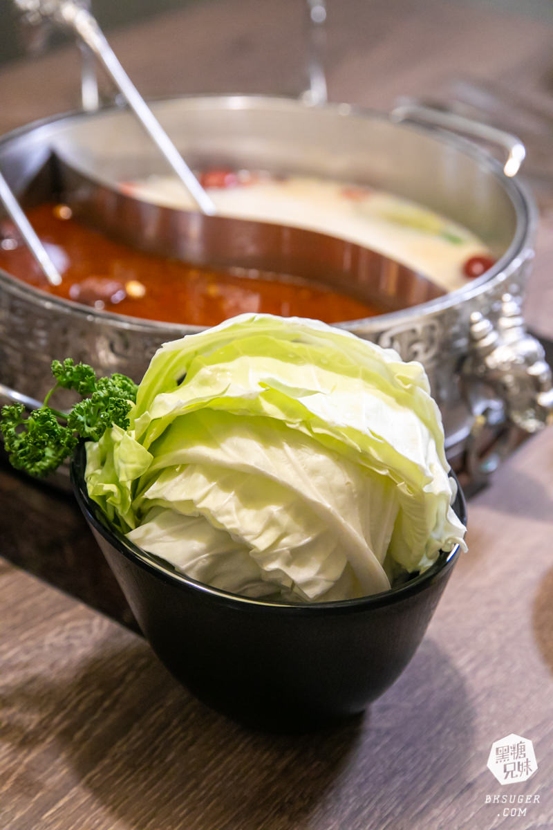 高雄義享天地餐廳｜問鼎-皇上吉祥宮廷火鍋｜宮廷裝扮＆高級龍型訂製餐具、川劇、馬辣旗下品牌