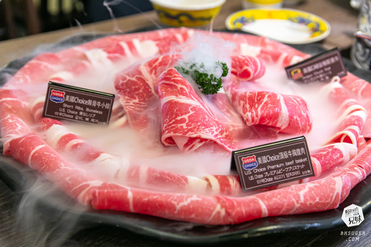 高雄義享天地餐廳｜問鼎-皇上吉祥宮廷火鍋｜宮廷裝扮＆高級龍型訂製餐具、川劇、馬辣旗下品牌