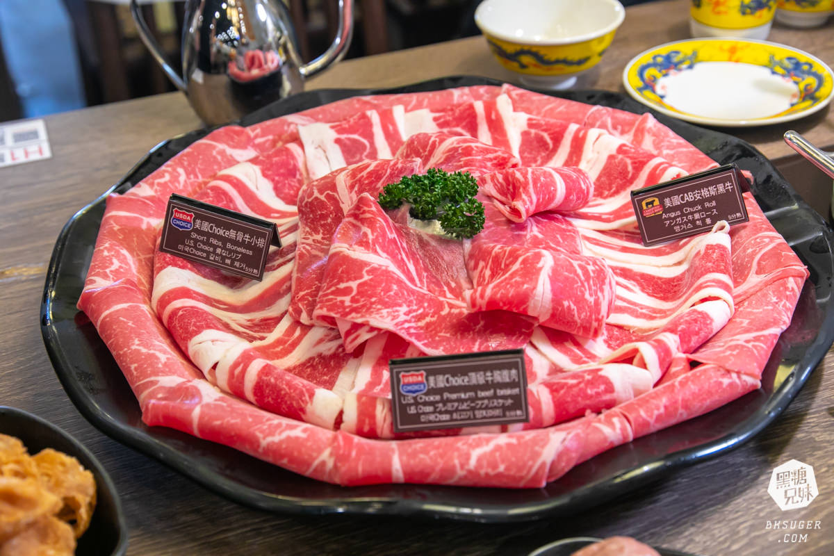 高雄義享天地餐廳｜問鼎-皇上吉祥宮廷火鍋｜宮廷裝扮＆高級龍型訂製餐具、川劇、馬辣旗下品牌