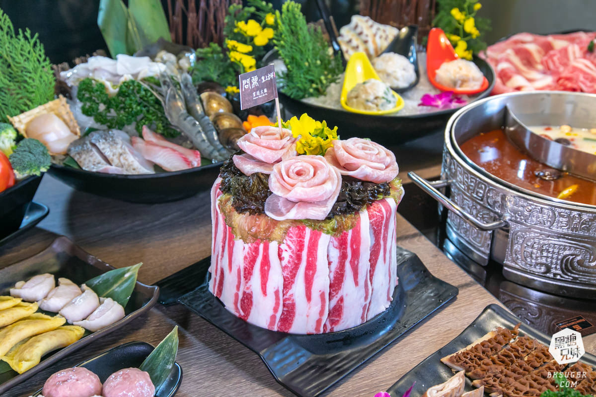 高雄義享天地餐廳｜問鼎-皇上吉祥宮廷火鍋｜宮廷裝扮＆高級龍型訂製餐具、川劇、馬辣旗下品牌