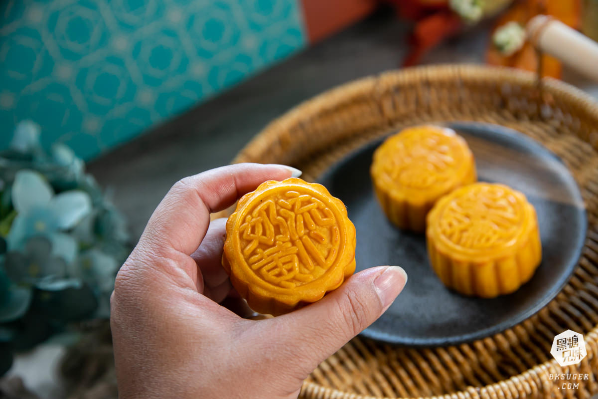 楓茶記2023中秋月餅推薦|流心奶皇vs芝麻流心月餅通通選|菠蘿蛋黃酥經典必敗伴手禮 - 第3張圖 楓茶記2023中秋月餅推薦|流心奶皇vs芝麻流心月餅通通選|菠蘿蛋黃酥經典必敗伴手禮