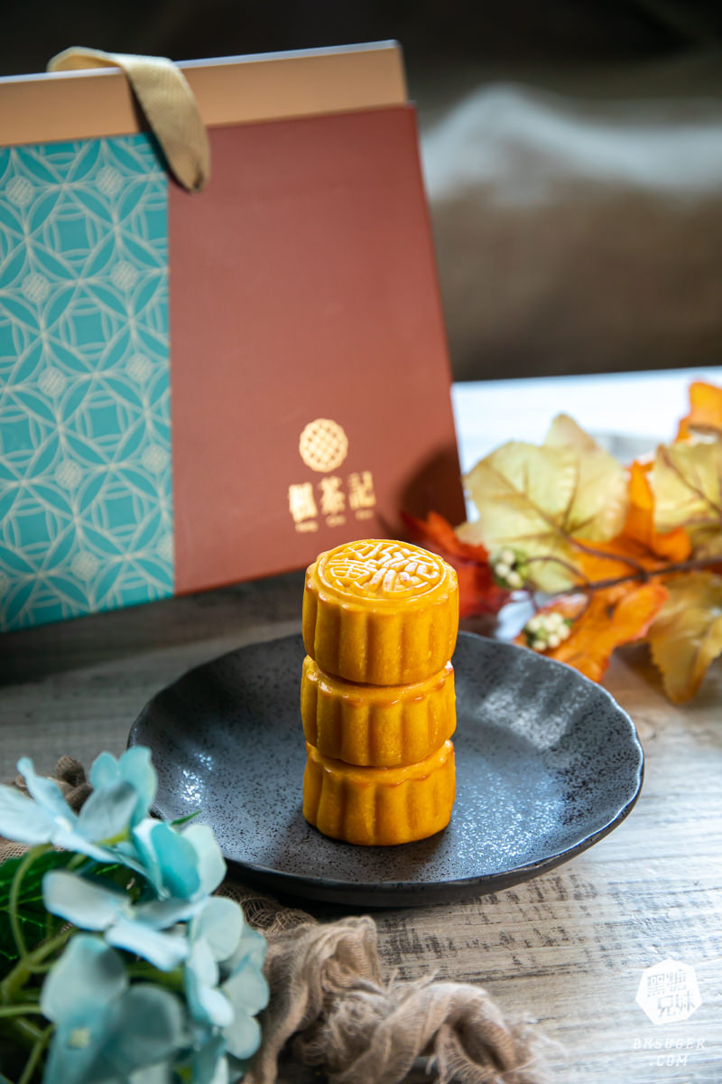 楓茶記2023中秋月餅推薦|流心奶皇vs芝麻流心月餅通通選|菠蘿蛋黃酥經典必敗伴手禮 - 第4張圖 楓茶記2023中秋月餅推薦|流心奶皇vs芝麻流心月餅通通選|菠蘿蛋黃酥經典必敗伴手禮