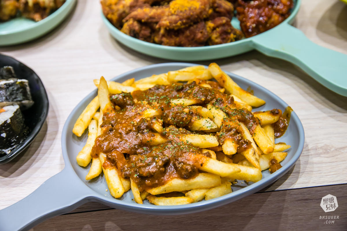 高雄韓式炸雞餐廳-脆穀韓式炸雞|絕美粉紅酒吧配炸雞|閨蜜界必訪韓系炸雞店 - 第33張圖 高雄韓式炸雞餐廳-脆穀韓式炸雞|絕美粉紅酒吧配炸雞|閨蜜界必訪韓系炸雞店