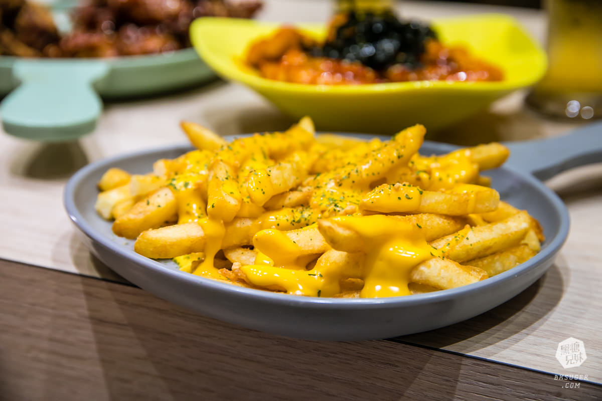 高雄韓式炸雞餐廳-脆穀韓式炸雞|絕美粉紅酒吧配炸雞|閨蜜界必訪韓系炸雞店 - 第35張圖 高雄韓式炸雞餐廳-脆穀韓式炸雞|絕美粉紅酒吧配炸雞|閨蜜界必訪韓系炸雞店