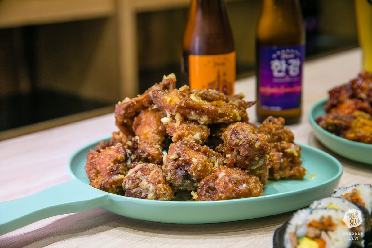 高雄韓式炸雞餐廳-脆穀韓式炸雞|絕美粉紅酒吧配炸雞|閨蜜界必訪韓系炸雞店 - 第13張圖 高雄韓式炸雞餐廳-脆穀韓式炸雞|絕美粉紅酒吧配炸雞|閨蜜界必訪韓系炸雞店