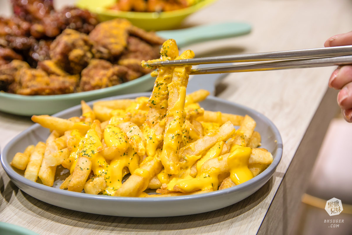 高雄韓式炸雞餐廳-脆穀韓式炸雞|絕美粉紅酒吧配炸雞|閨蜜界必訪韓系炸雞店 - 第36張圖 高雄韓式炸雞餐廳-脆穀韓式炸雞|絕美粉紅酒吧配炸雞|閨蜜界必訪韓系炸雞店