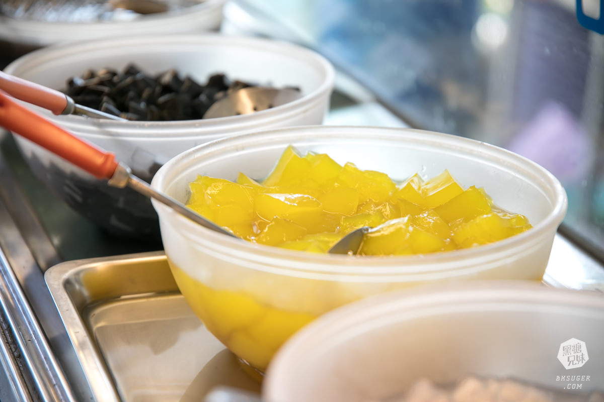 鳳山文衡路美食-古名豆花王|冰品只要$25元?超便宜卻真材實料的豆花冰品|古早味真正的威力? - 第22張圖 鳳山文衡路美食-古名豆花王|冰品只要$25元?超便宜卻真材實料的豆花冰品|古早味真正的威力?