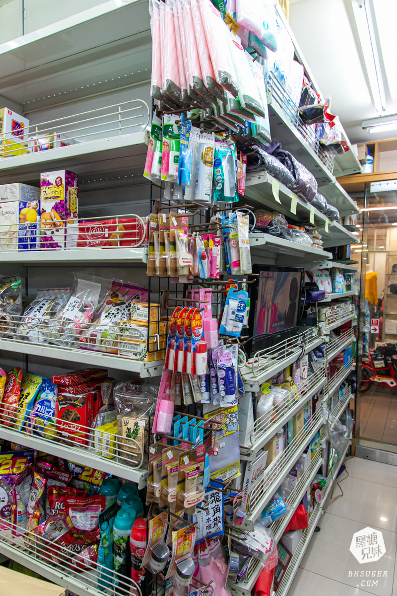 鹽埕堀江商場-慢遊精選店家｜高雄進口零食推薦｜猶存的舶來品商場懷舊