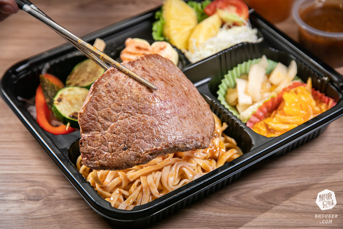 高雄2022防疫便當外帶推薦|鬥牛士牛排食堂|200有找的升級版特選牛排外帶-店內吃的帶回家都吃得到喔 - 第5張圖 高雄2022防疫便當外帶推薦|鬥牛士牛排食堂|200有找的升級版特選牛排外帶-店內吃的帶回家都吃得到喔