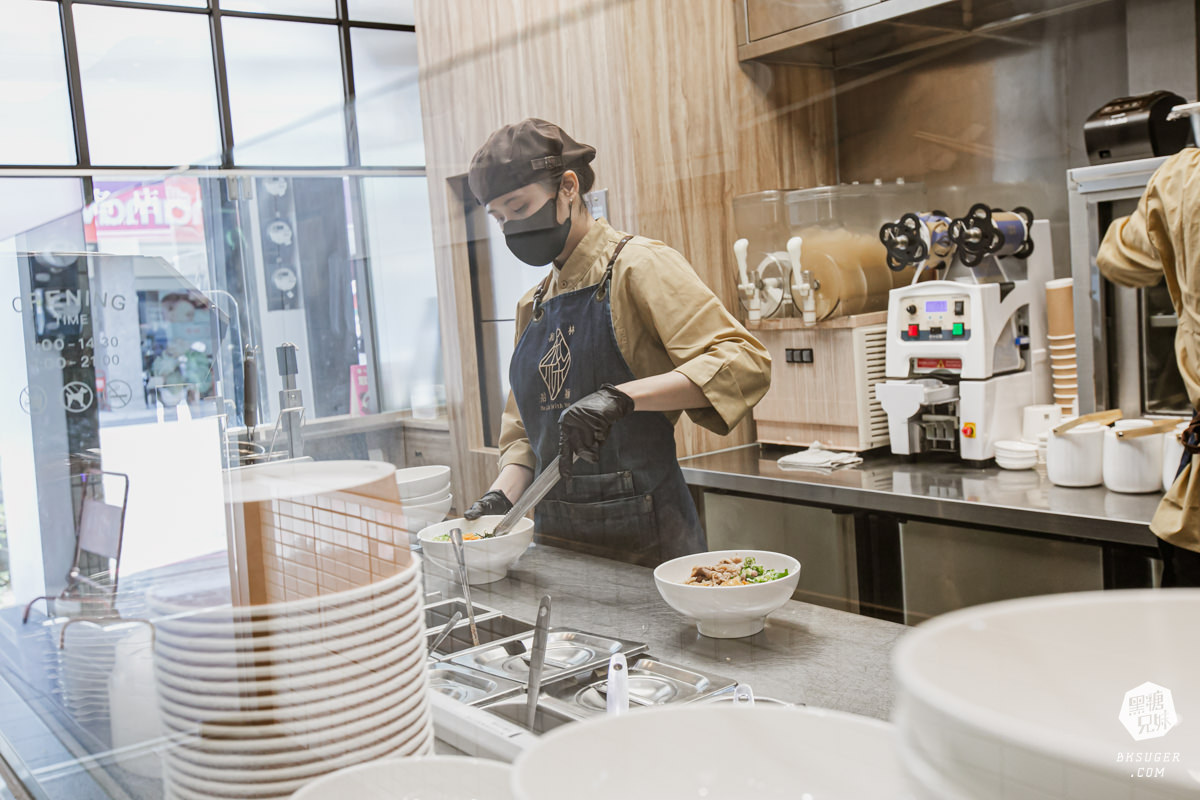 高雄麵店推薦|和林拾麵|獨創干貝麵鮮香風味|高雄創意麵食一麵兩吃 雞白湯拌入吃法 - 第5張圖 高雄麵店推薦|和林拾麵|獨創干貝麵鮮香風味|高雄創意麵食一麵兩吃 雞白湯拌入吃法