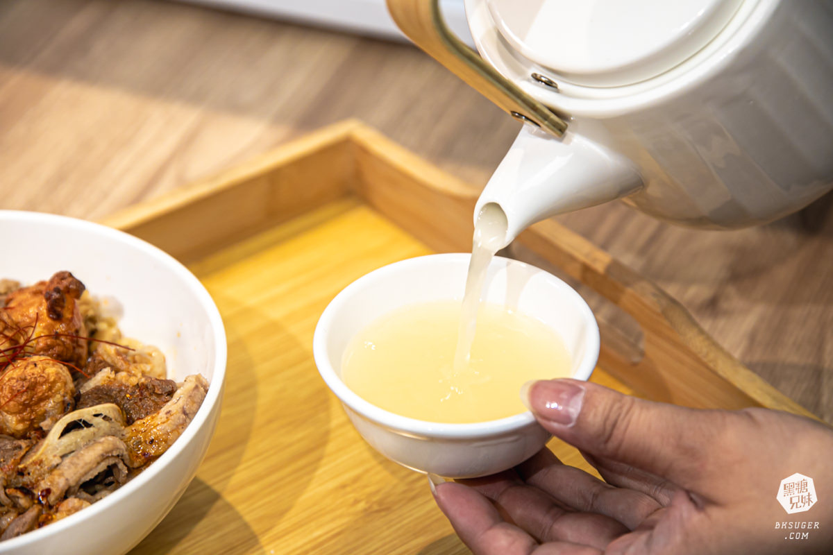 高雄麵店推薦|和林拾麵|獨創干貝麵鮮香風味|高雄創意麵食一麵兩吃 雞白湯拌入吃法 - 第22張圖 高雄麵店推薦|和林拾麵|獨創干貝麵鮮香風味|高雄創意麵食一麵兩吃 雞白湯拌入吃法