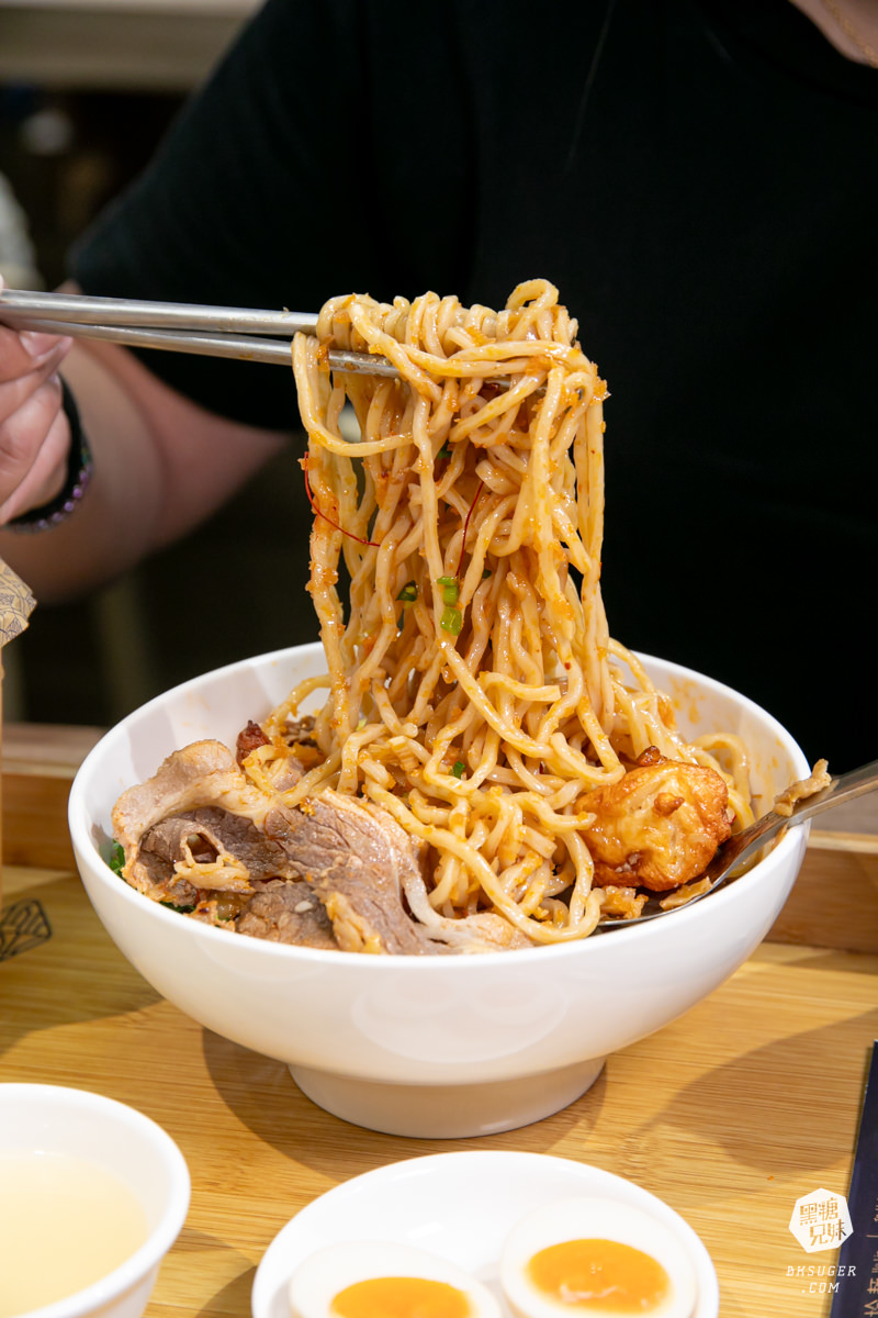 高雄麵店推薦|和林拾麵|獨創干貝麵鮮香風味|高雄創意麵食一麵兩吃 雞白湯拌入吃法 - 第36張圖 高雄麵店推薦|和林拾麵|獨創干貝麵鮮香風味|高雄創意麵食一麵兩吃 雞白湯拌入吃法