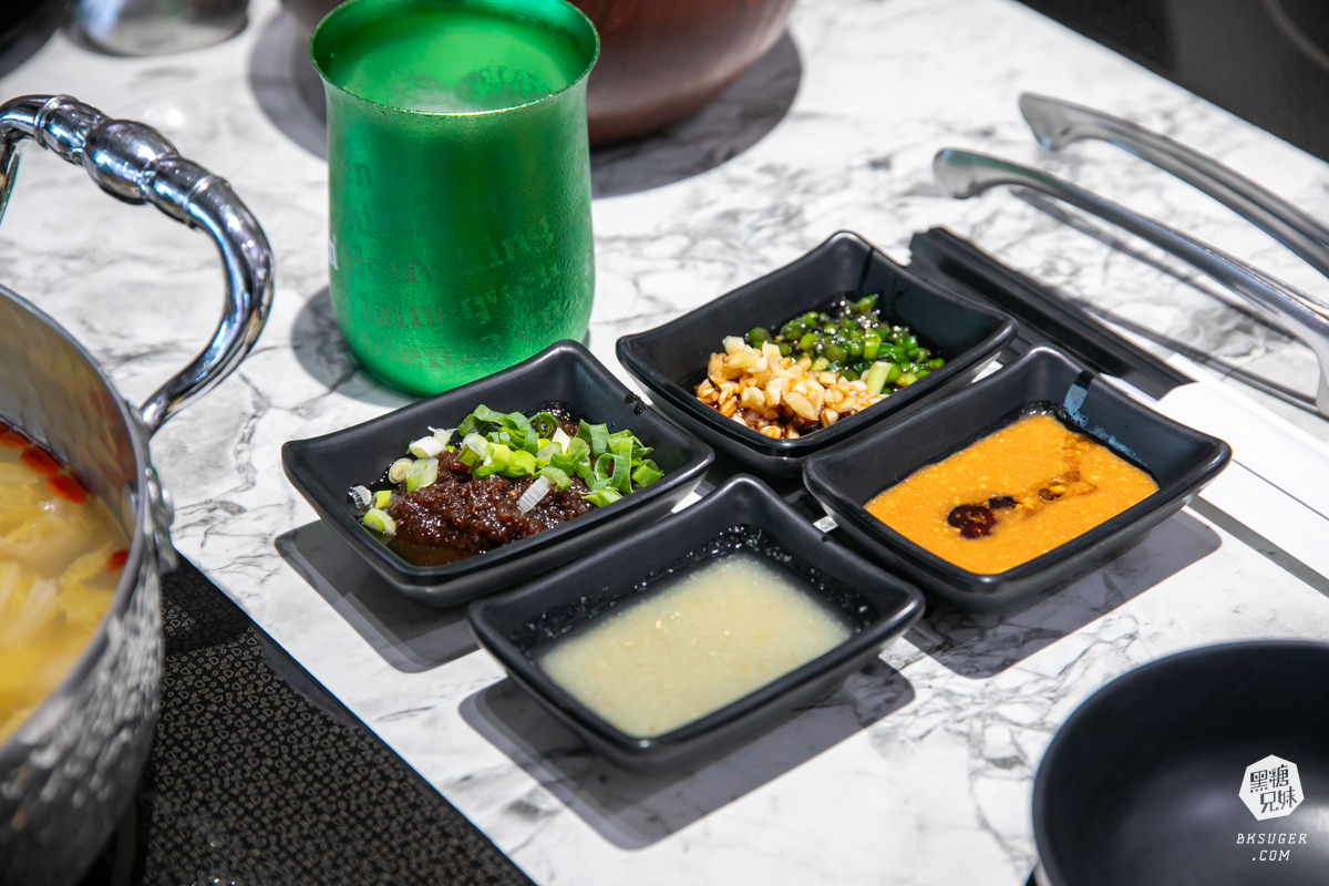 梨花A5和牛放題|高雄春酒特別企劃10人共享的扶桑之宴|龍蝦超大活鮑魚鮮美上桌一人一隻 - 第5張圖 梨花A5和牛放題|高雄春酒特別企劃10人共享的扶桑之宴|龍蝦超大活鮑魚鮮美上桌一人一隻