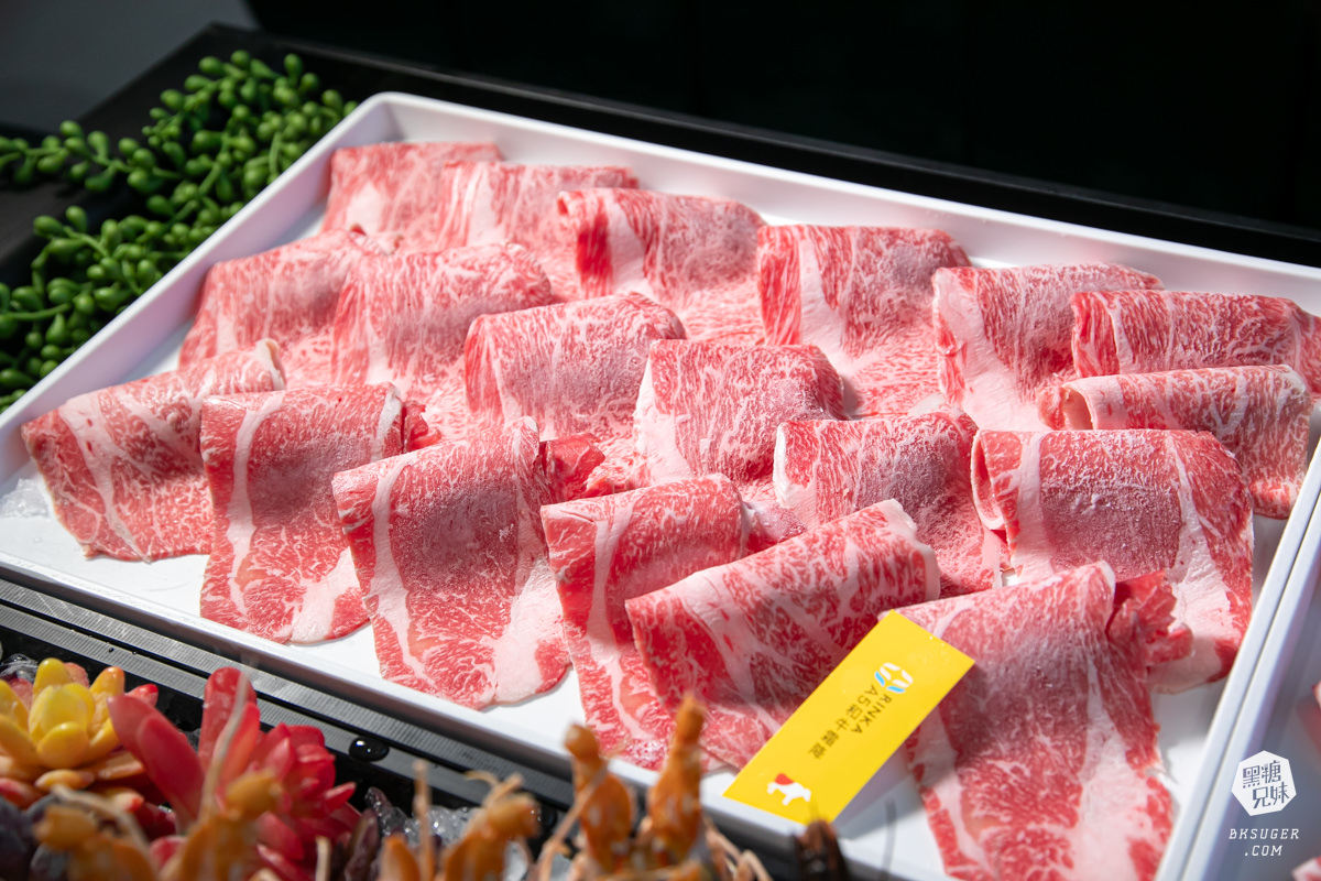 梨花A5和牛放題|高雄春酒特別企劃10人共享的扶桑之宴|龍蝦超大活鮑魚鮮美上桌一人一隻 - 第19張圖 梨花A5和牛放題|高雄春酒特別企劃10人共享的扶桑之宴|龍蝦超大活鮑魚鮮美上桌一人一隻