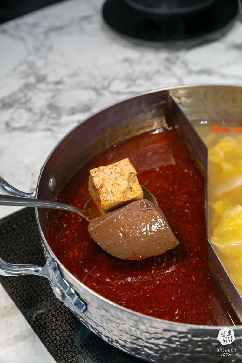 梨花A5和牛放題|高雄春酒特別企劃10人共享的扶桑之宴|龍蝦超大活鮑魚鮮美上桌一人一隻 - 第24張圖 梨花A5和牛放題|高雄春酒特別企劃10人共享的扶桑之宴|龍蝦超大活鮑魚鮮美上桌一人一隻