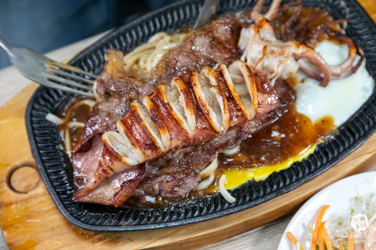 萬師父牛排館|超霸氣的高雄平價牛排-隱藏三民的鐵皮屋下老饕必訪|排餐現點現做、霜淇淋、沙拉吧通通自助式 - 第25張圖 萬師父牛排館|超霸氣的高雄平價牛排-隱藏三民的鐵皮屋下老饕必訪|排餐現點現做、霜淇淋、沙拉吧通通自助式