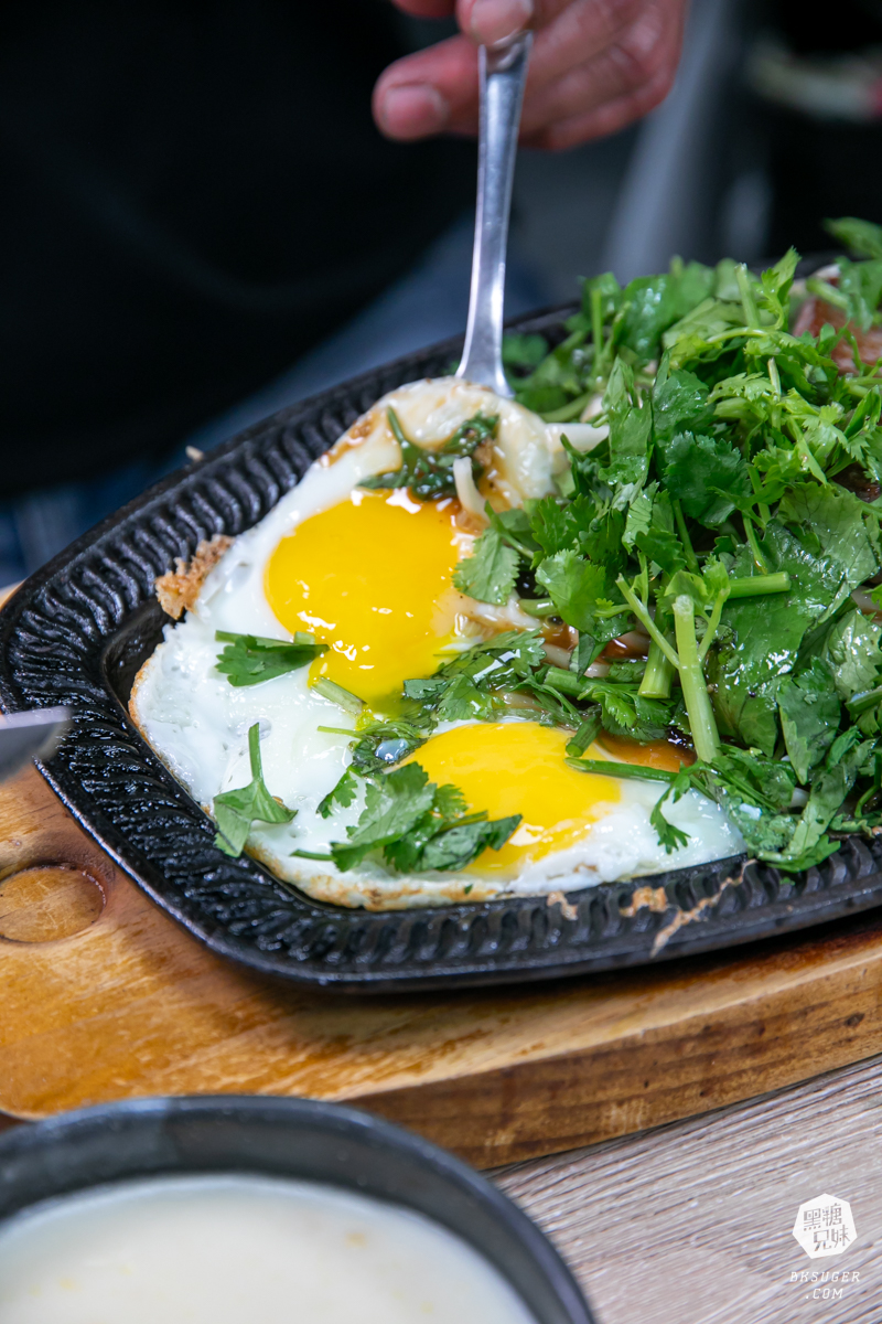 萬師父牛排館|超霸氣的高雄平價牛排-隱藏三民的鐵皮屋下老饕必訪|排餐現點現做、霜淇淋、沙拉吧通通自助式 - 第22張圖 萬師父牛排館|超霸氣的高雄平價牛排-隱藏三民的鐵皮屋下老饕必訪|排餐現點現做、霜淇淋、沙拉吧通通自助式