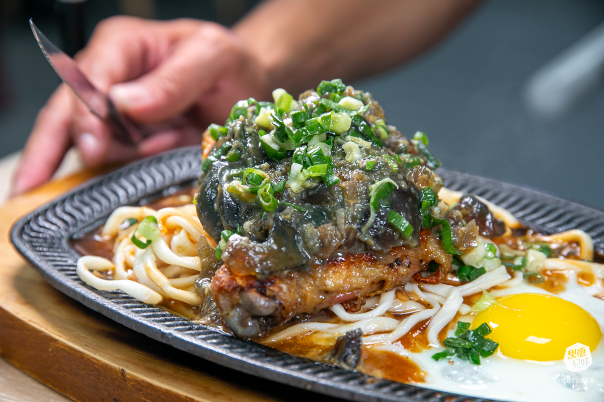 萬師父牛排館|超霸氣的高雄平價牛排-隱藏三民的鐵皮屋下老饕必訪|排餐現點現做、霜淇淋、沙拉吧通通自助式 - 第32張圖 萬師父牛排館|超霸氣的高雄平價牛排-隱藏三民的鐵皮屋下老饕必訪|排餐現點現做、霜淇淋、沙拉吧通通自助式