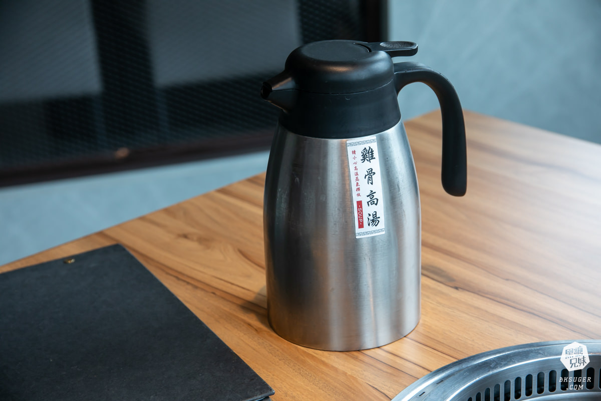 燒肉無双高雄澄清館｜鳳山燒肉氣派的用餐空間-專屬地下停車場｜精緻燒肉套餐2024聚餐推薦