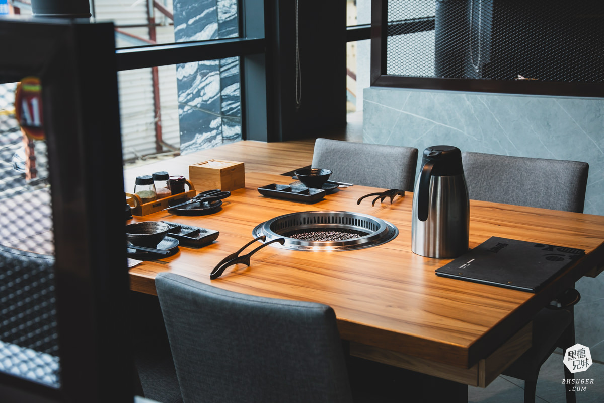 燒肉無双高雄澄清館｜鳳山燒肉氣派的用餐空間-專屬地下停車場｜精緻燒肉套餐2024聚餐推薦