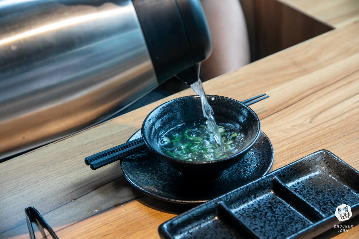 燒肉無双高雄澄清館｜鳳山燒肉氣派的用餐空間-專屬地下停車場｜精緻燒肉套餐2024聚餐推薦