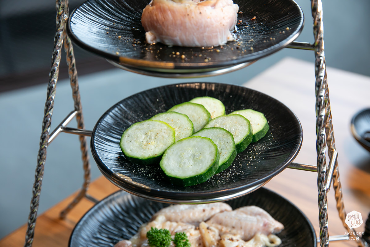 燒肉無双高雄澄清館｜鳳山燒肉氣派的用餐空間-專屬地下停車場｜精緻燒肉套餐2024聚餐推薦