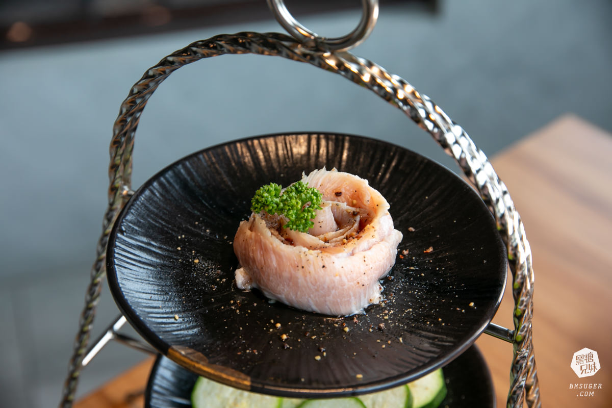 燒肉無双高雄澄清館｜鳳山燒肉氣派的用餐空間-專屬地下停車場｜精緻燒肉套餐2024聚餐推薦