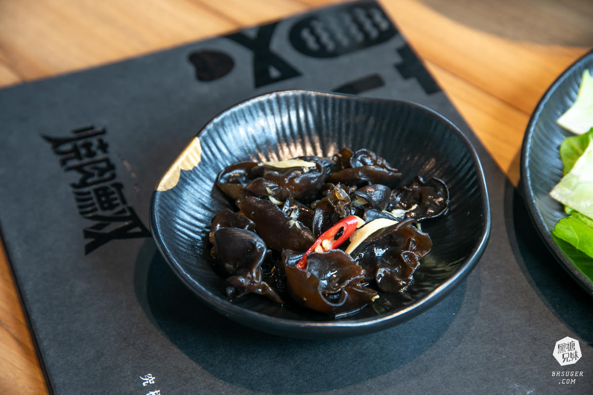 燒肉無双高雄澄清館｜鳳山燒肉氣派的用餐空間-專屬地下停車場｜精緻燒肉套餐2024聚餐推薦