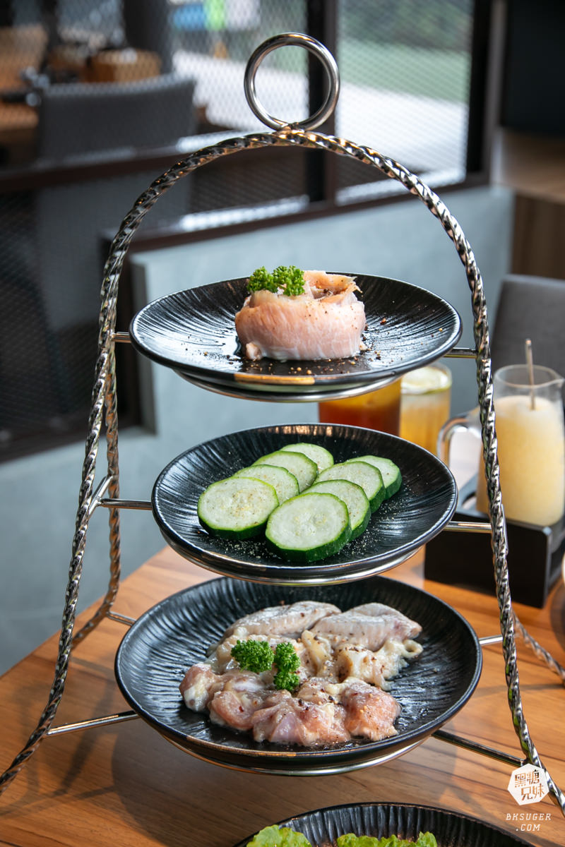 燒肉無双高雄澄清館｜鳳山燒肉氣派的用餐空間-專屬地下停車場｜精緻燒肉套餐2024聚餐推薦