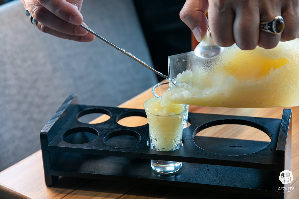 燒肉無双高雄澄清館｜鳳山燒肉氣派的用餐空間-專屬地下停車場｜精緻燒肉套餐2024聚餐推薦