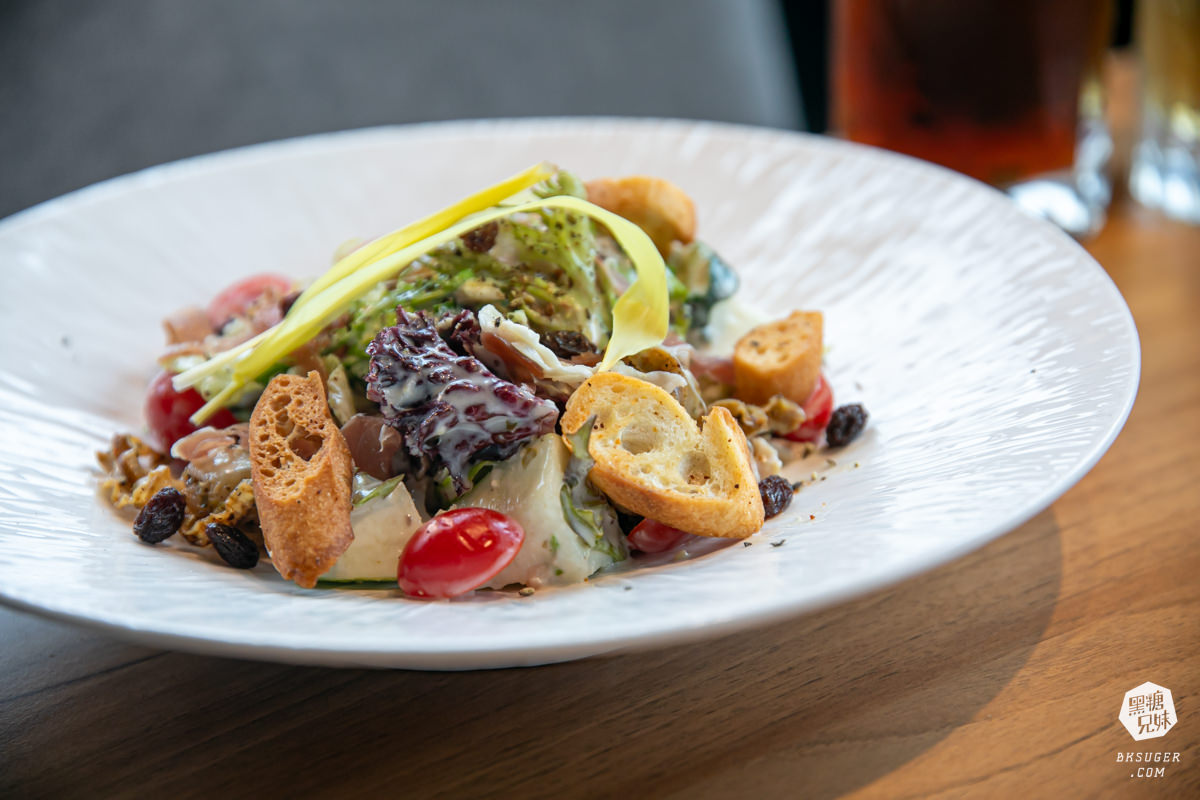 燒肉無双高雄澄清館｜鳳山燒肉氣派的用餐空間-專屬地下停車場｜精緻燒肉套餐2024聚餐推薦