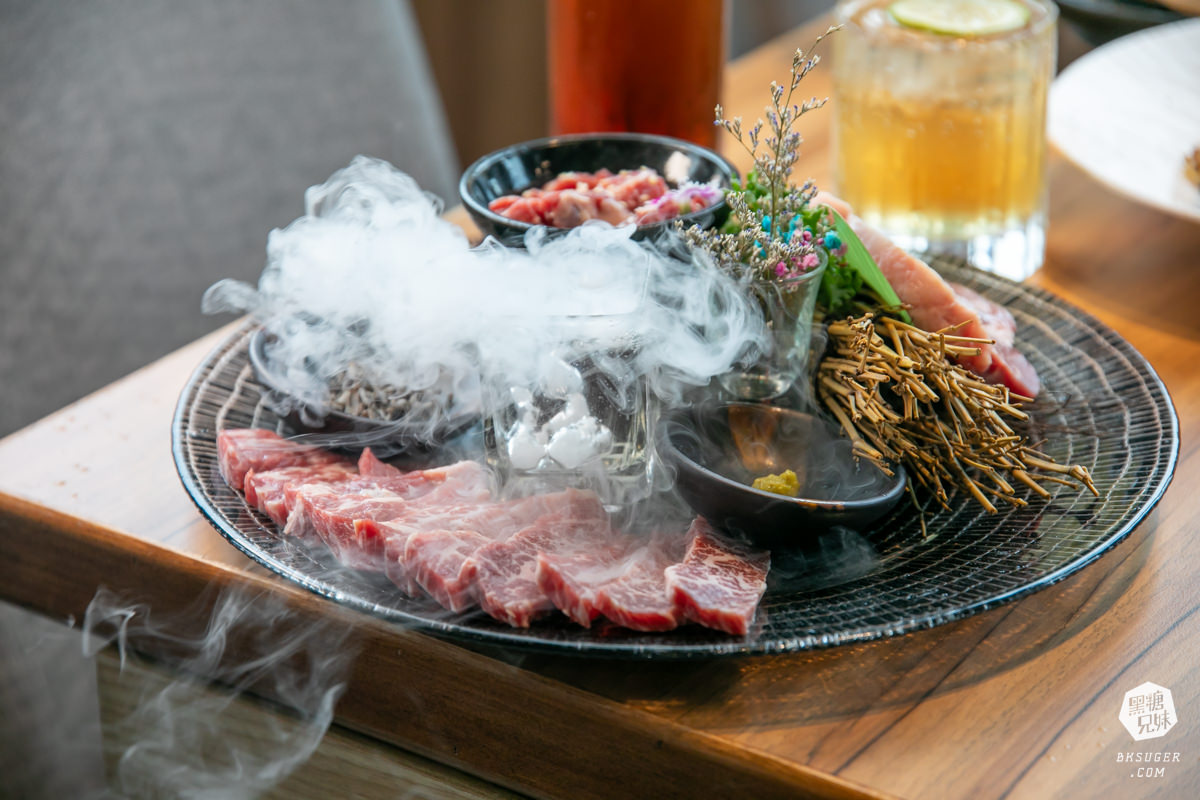 燒肉無双高雄澄清館｜鳳山燒肉氣派的用餐空間-專屬地下停車場｜精緻燒肉套餐2024聚餐推薦