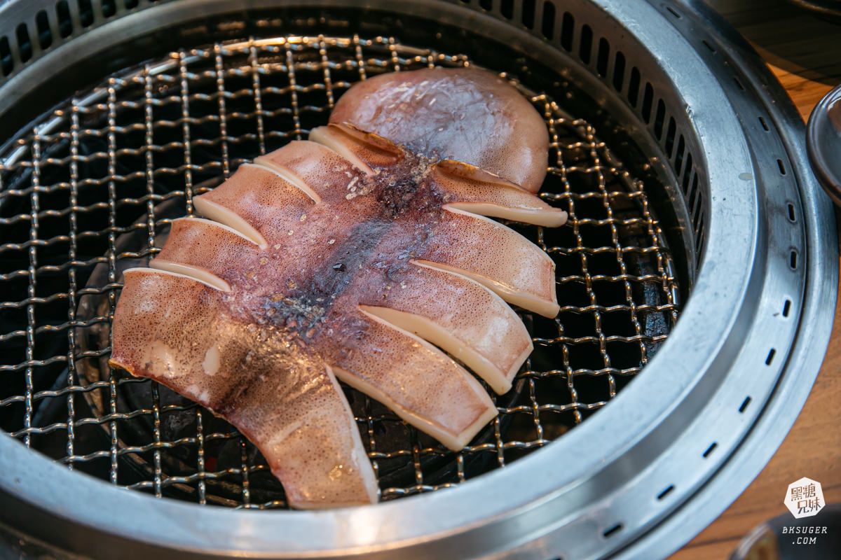 燒肉無双高雄澄清館｜鳳山燒肉氣派的用餐空間-專屬地下停車場｜精緻燒肉套餐2024聚餐推薦
