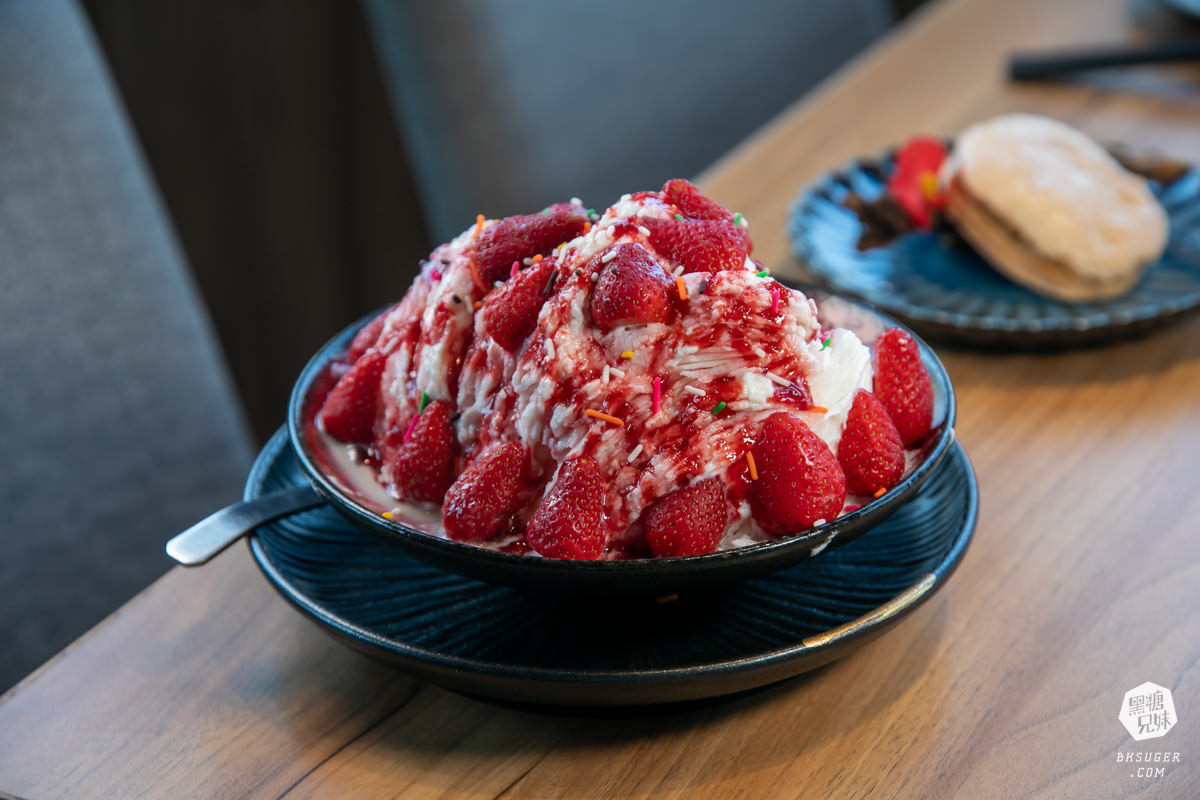 燒肉無双高雄澄清館｜鳳山燒肉氣派的用餐空間-專屬地下停車場｜精緻燒肉套餐2024聚餐推薦