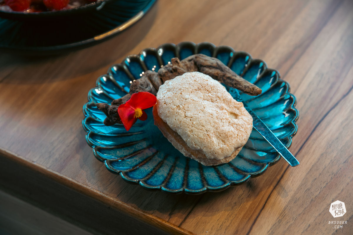 燒肉無双高雄澄清館｜鳳山燒肉氣派的用餐空間-專屬地下停車場｜精緻燒肉套餐2024聚餐推薦