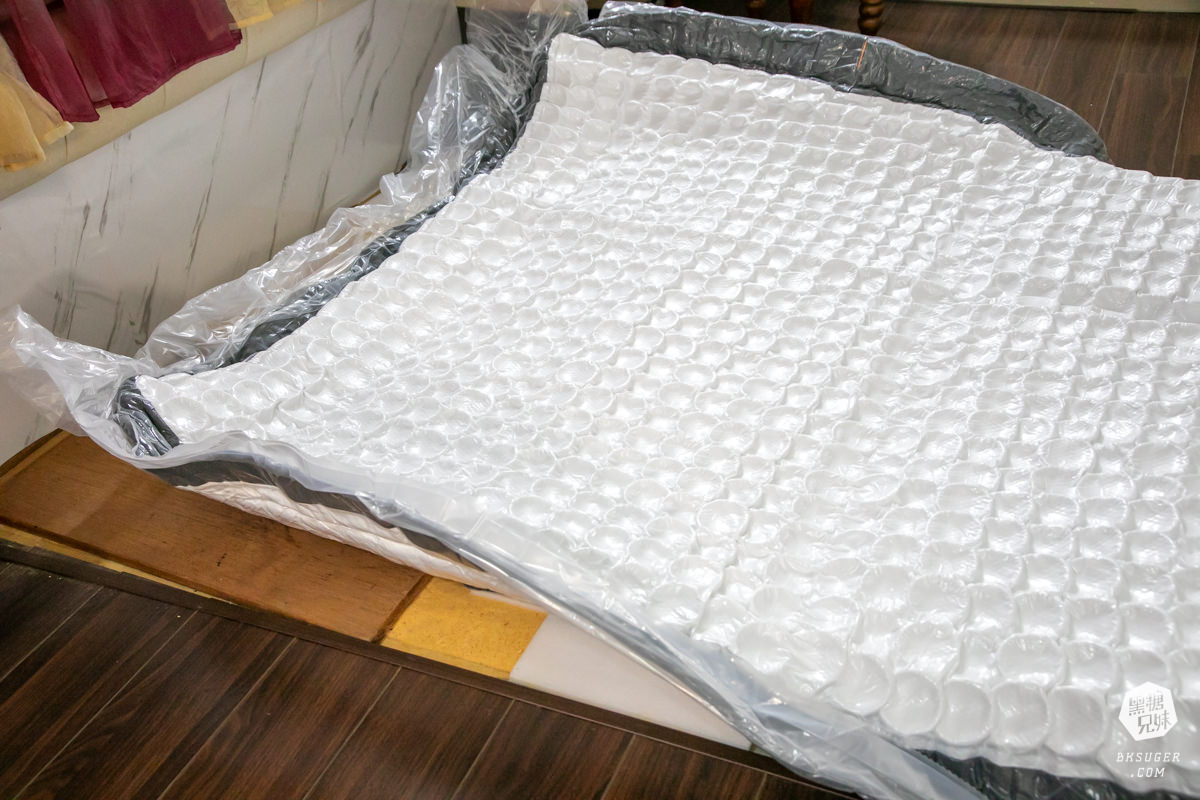 EMMA 床墊推薦開箱|石墨烯黑鑽床墊、保潔墊推薦,好睡的涼感科技黑鑽石記憶枕!標準雙人床墊可試睡100天、捲包床運送 - 第13張圖 EMMA 床墊推薦開箱|石墨烯黑鑽床墊、保潔墊推薦,好睡的涼感科技黑鑽石記憶枕!標準雙人床墊可試睡100天、捲包床運送