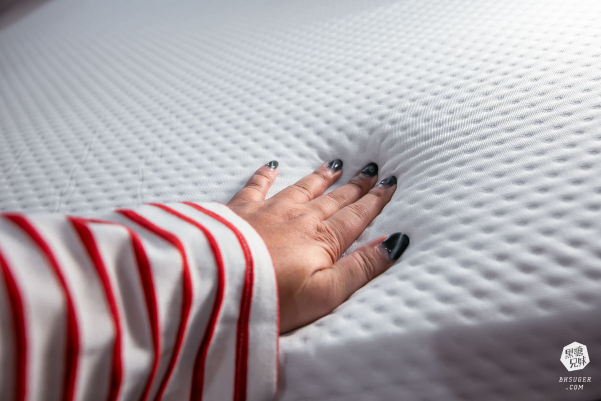 EMMA 床墊推薦開箱|石墨烯黑鑽床墊、保潔墊推薦,好睡的涼感科技黑鑽石記憶枕!標準雙人床墊可試睡100天、捲包床運送 - 第17張圖 EMMA 床墊推薦開箱|石墨烯黑鑽床墊、保潔墊推薦,好睡的涼感科技黑鑽石記憶枕!標準雙人床墊可試睡100天、捲包床運送