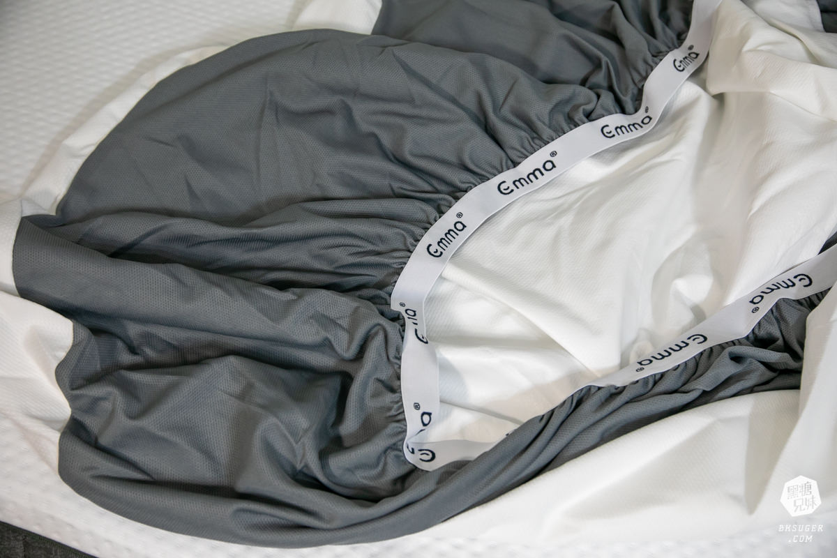EMMA 床墊推薦開箱|石墨烯黑鑽床墊、保潔墊推薦,好睡的涼感科技黑鑽石記憶枕!標準雙人床墊可試睡100天、捲包床運送 - 第28張圖 EMMA 床墊推薦開箱|石墨烯黑鑽床墊、保潔墊推薦,好睡的涼感科技黑鑽石記憶枕!標準雙人床墊可試睡100天、捲包床運送