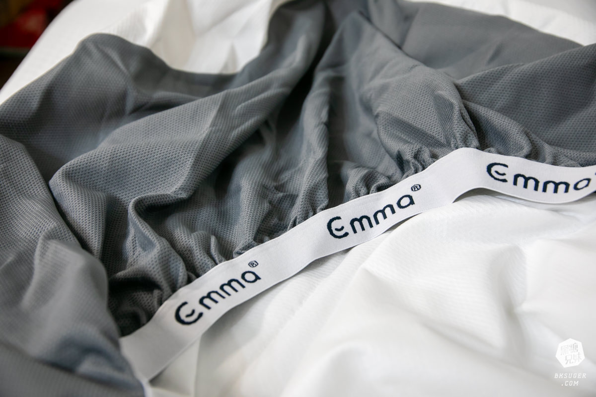 EMMA 床墊推薦開箱|石墨烯黑鑽床墊、保潔墊推薦,好睡的涼感科技黑鑽石記憶枕!標準雙人床墊可試睡100天、捲包床運送 - 第29張圖 EMMA 床墊推薦開箱|石墨烯黑鑽床墊、保潔墊推薦,好睡的涼感科技黑鑽石記憶枕!標準雙人床墊可試睡100天、捲包床運送