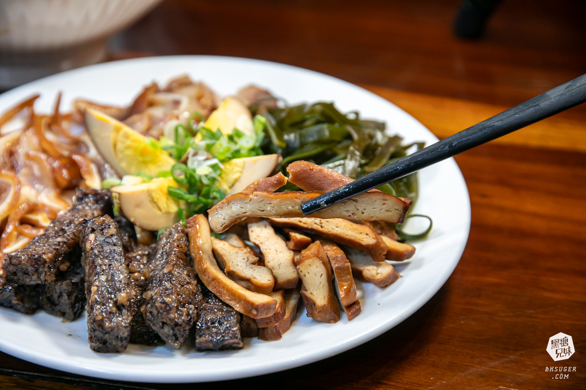 燕巢美食|燕巢風味外省麵-古風裝潢別緻優雅|必吃麻醬麵、牛肉麵、滷味拼盤!在地20年老顧客必追 - 第14張圖 燕巢美食|燕巢風味外省麵-古風裝潢別緻優雅|必吃麻醬麵、牛肉麵、滷味拼盤!在地20年老顧客必追