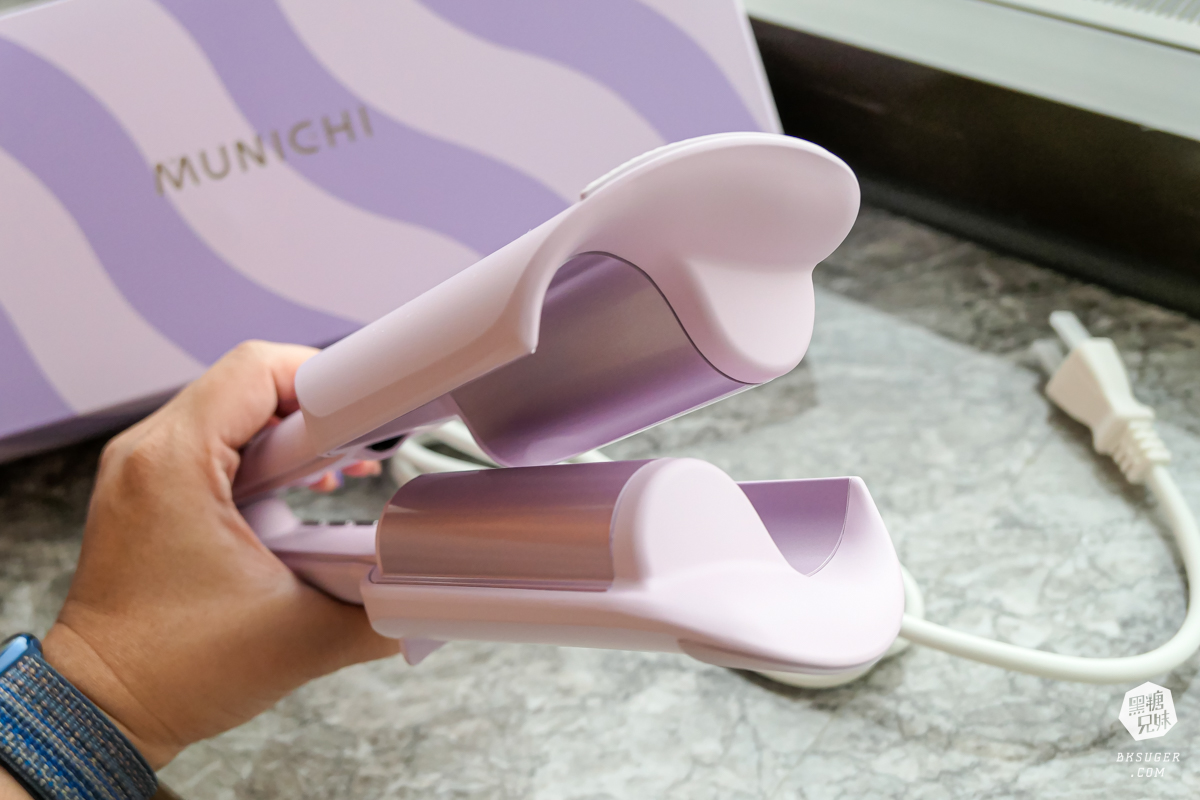 MUNICHI 沐尼黑|雙向負離子水波紋蛋捲夾|36mm打造浪漫韓系波浪捲擁有3檔溫控|國際電壓設計出國也能輕鬆造型 - 第9張圖 MUNICHI 沐尼黑|雙向負離子水波紋蛋捲夾|36mm打造浪漫韓系波浪捲擁有3檔溫控|國際電壓設計出國也能輕鬆造型